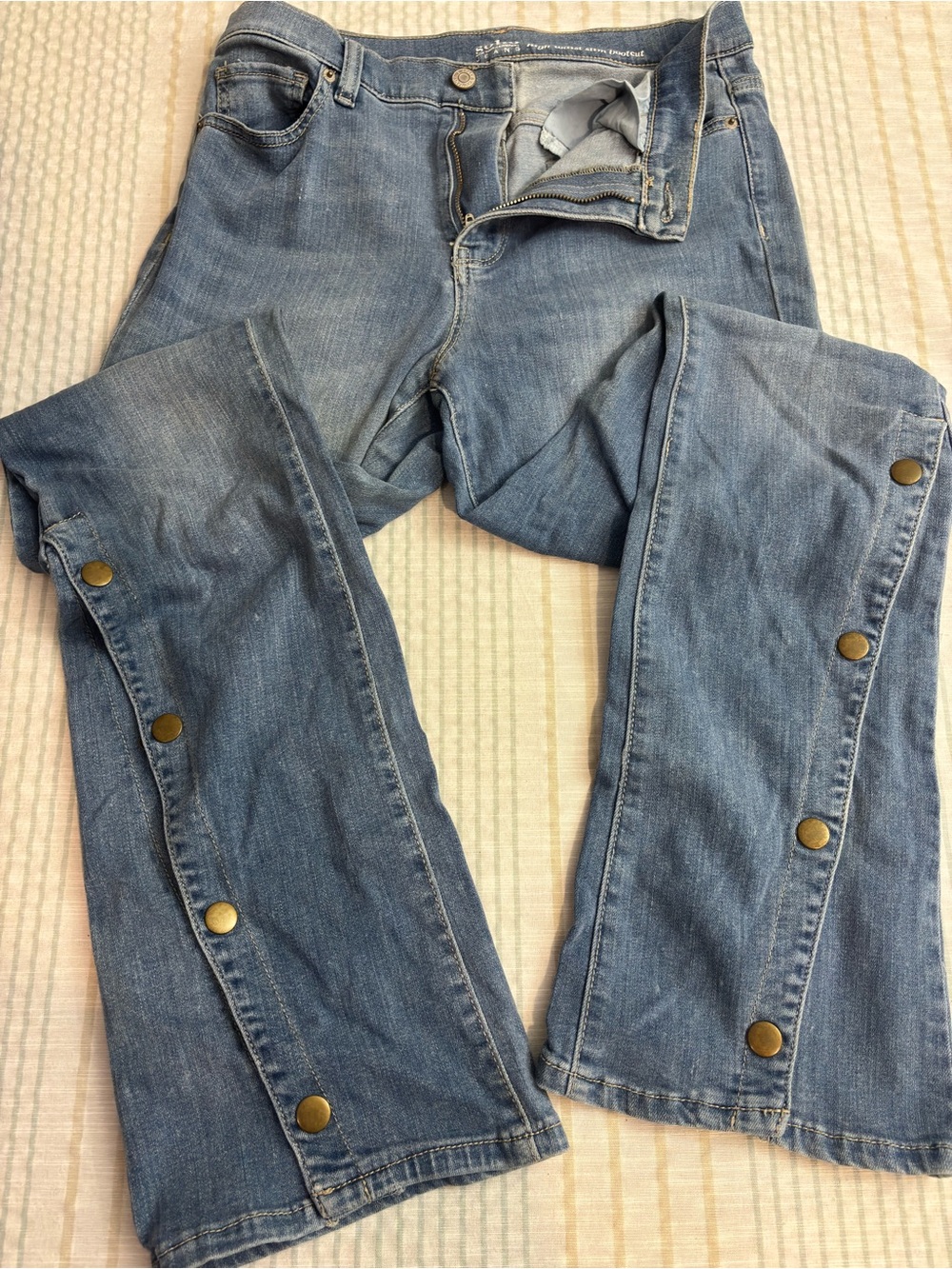 New York & Company Medium Blue Wide-Leg Snap-Tab Jeans